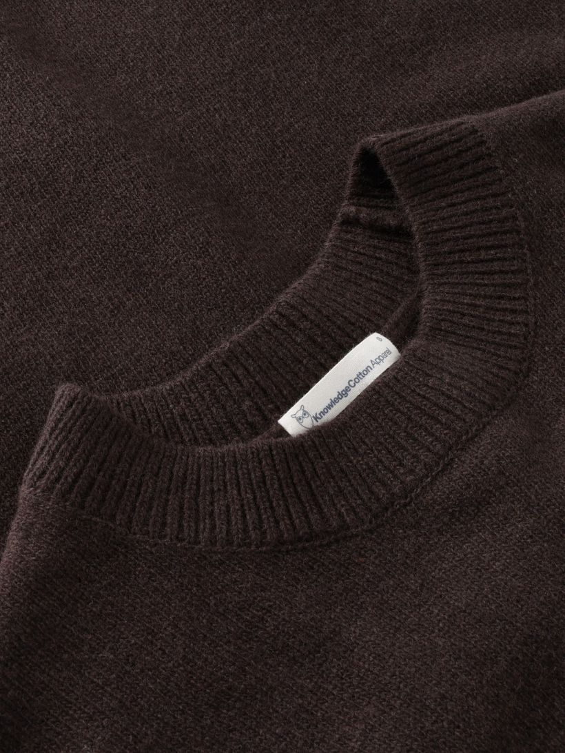 Pull ample marron en laine bio | marron "lambswool crew neck knit - chocolate torte" - Knowledge Cotton Apparel