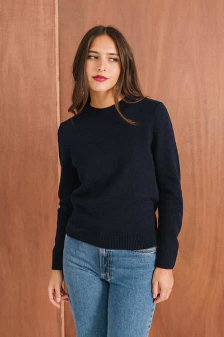 Pull droit en laine mérinos recyclée | marine - WeDressFair Essentiels