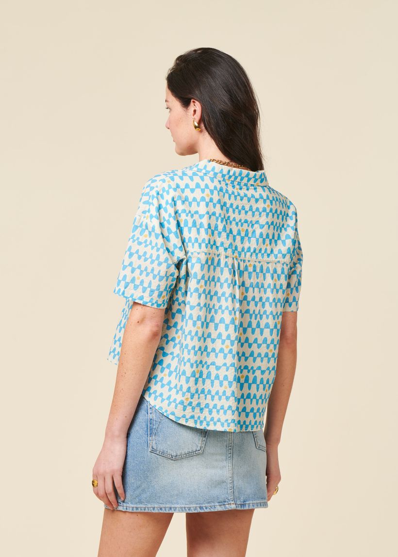 Chemise en coton biologique | bleu "sunset cropped blouse blue - blue" - Brava Fabrics