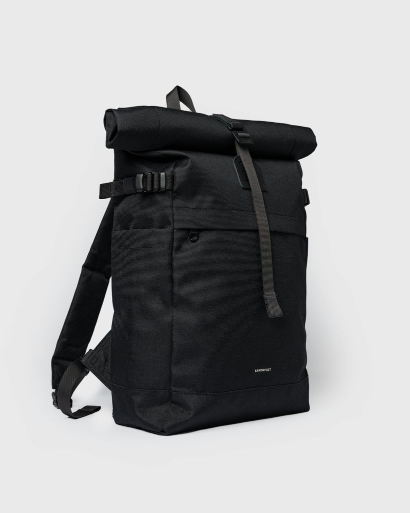 Sac à dos 26l en matières recyclées | noir "icon rolltop backpack l - black/ black with black leather" - Sandqvist