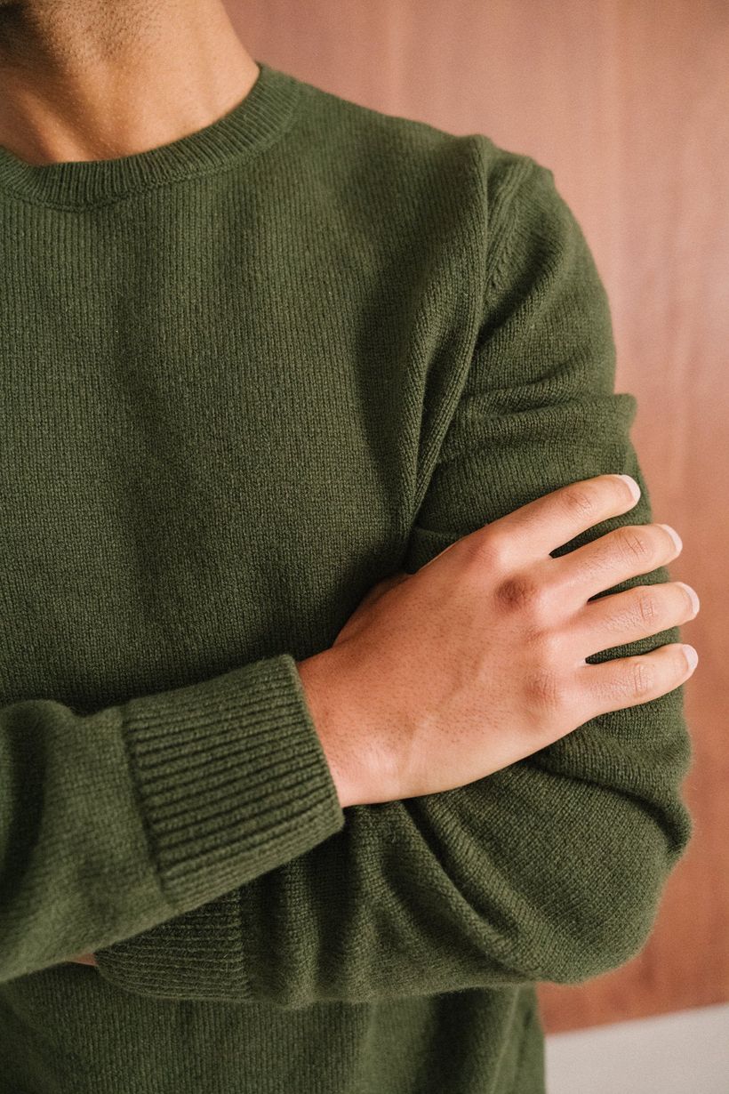 Pull en laine mérinos recyclée | olive - WeDressFair Essentiels