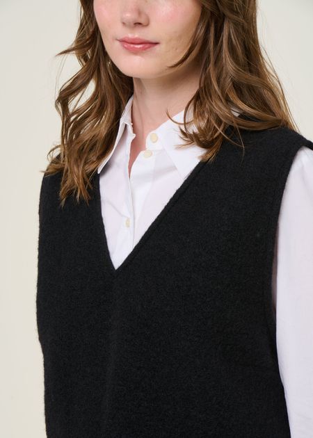 Pull sans manches en laine et coton bio | anthracite "cropped vest wool-blend - soft black" - Rotholz