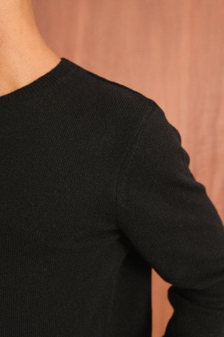 Pull en laine mérinos recyclée | noir - WeDressFair Essentiels