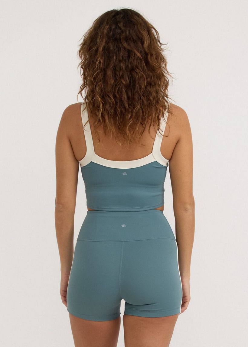 Brassière de sport en nylon recyclé | bleu "active flow bra - river" - Organic Basics