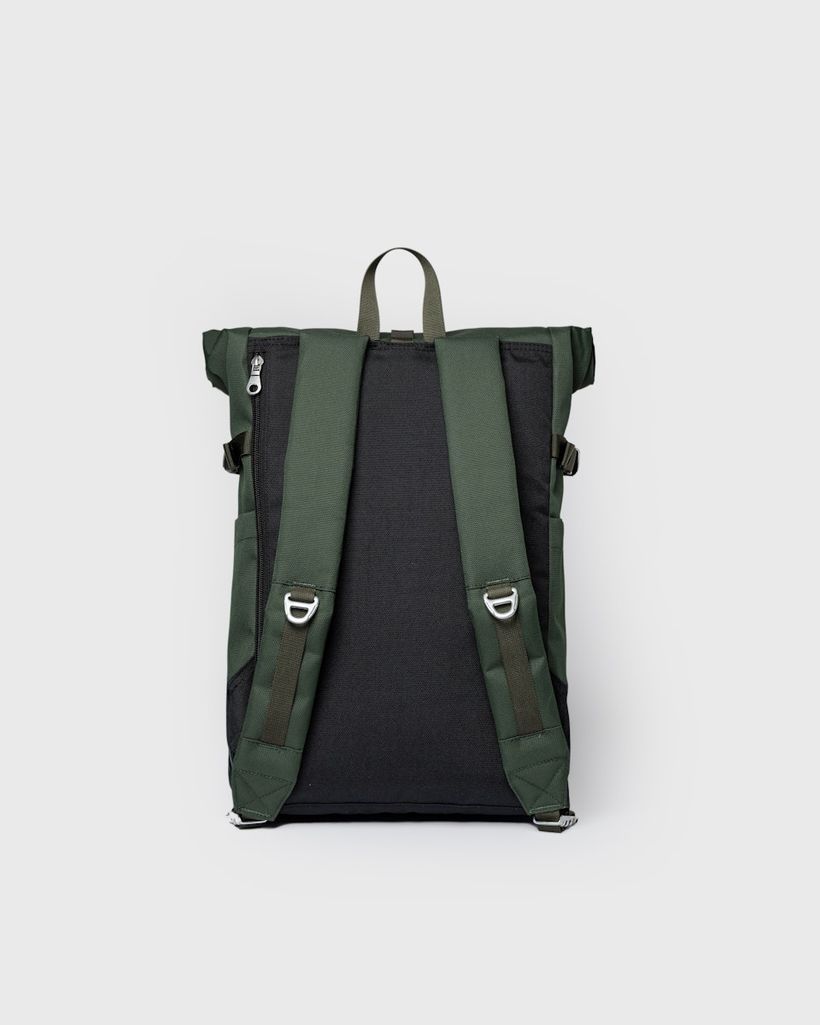 Sac à dos 23l en matière recyclée | vert "icon rolltop backpack m - dawn green with dark brown leather" - Sandqvist